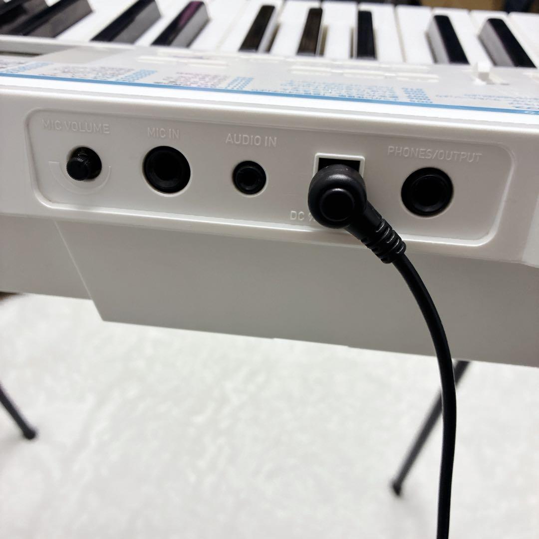 CASIO LK-311 ホワイトキーボード 61鍵 譜面台 台付 動作確認済み