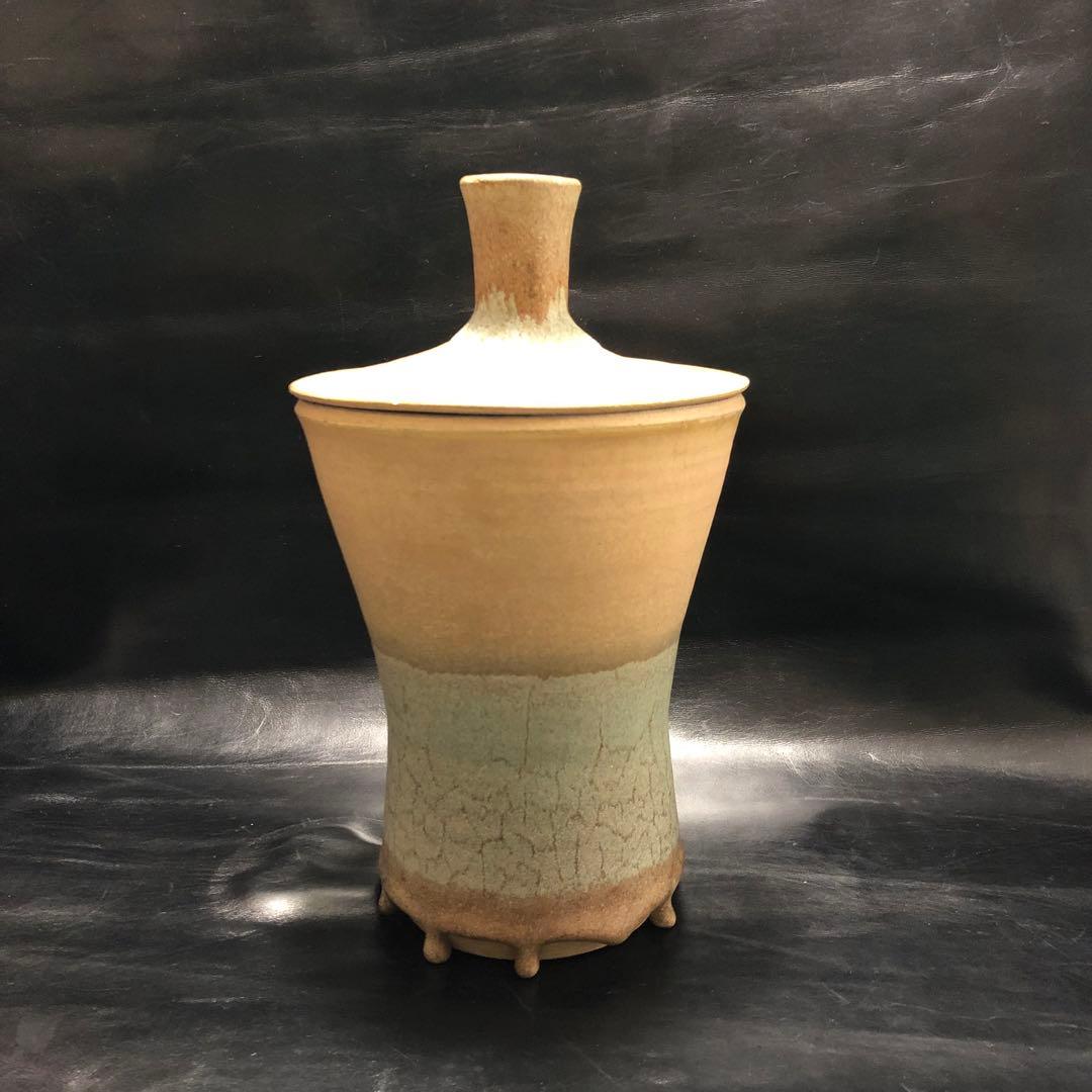 美しい古美術◼️蔵の裏からかなり雰囲気のある蓋のある花瓶のような謎の陶器が出て来た