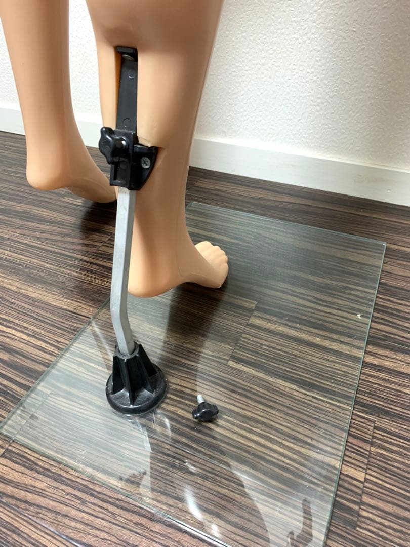 女性 マネキン 等身大 ’ ガラス台座付き '　ベージュ 160cm