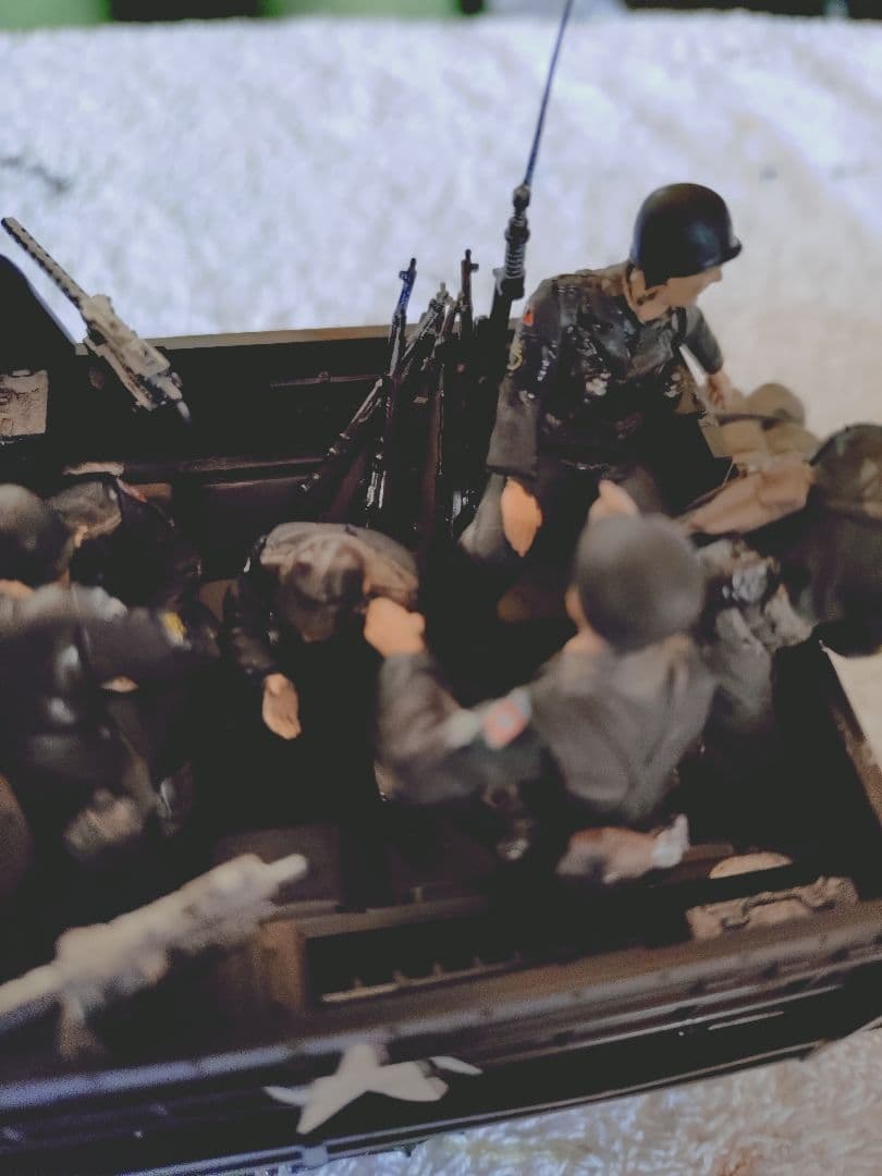 新春セール！パットン大戦車軍団兵員輸送車M3A2 1/35フィギュア9体