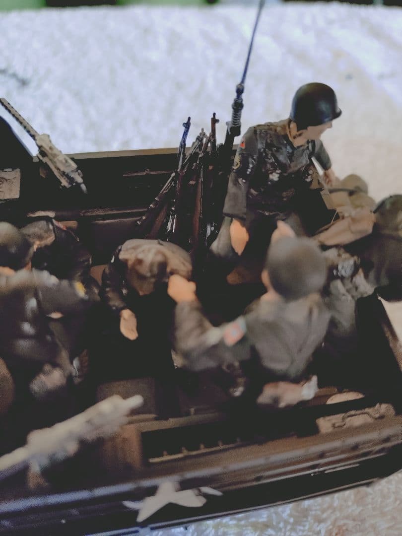 新春セール！パットン大戦車軍団兵員輸送車M3A2 1/35フィギュア9体