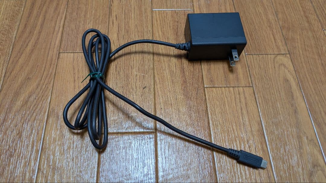 箱付き美品！ニンテンドースイッチ本体（おまけ：ハードケース、128GBのSD）