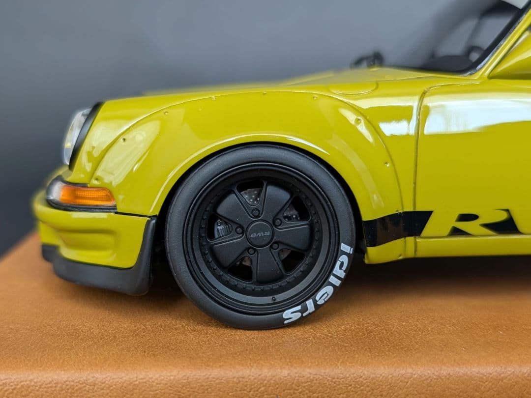 GTスピリット 1/18 PORSCHE 911 RWB カーキグリーン