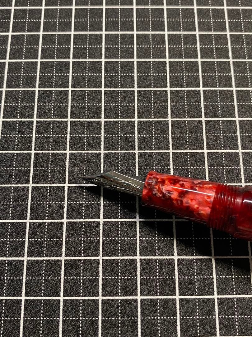 DELTA VINTAGE collection Red 万年筆　字幅M