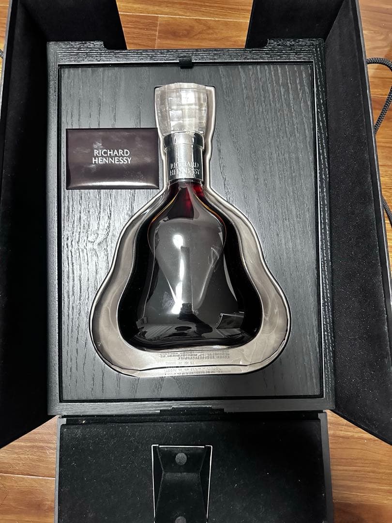 新品　Richard Hennessy