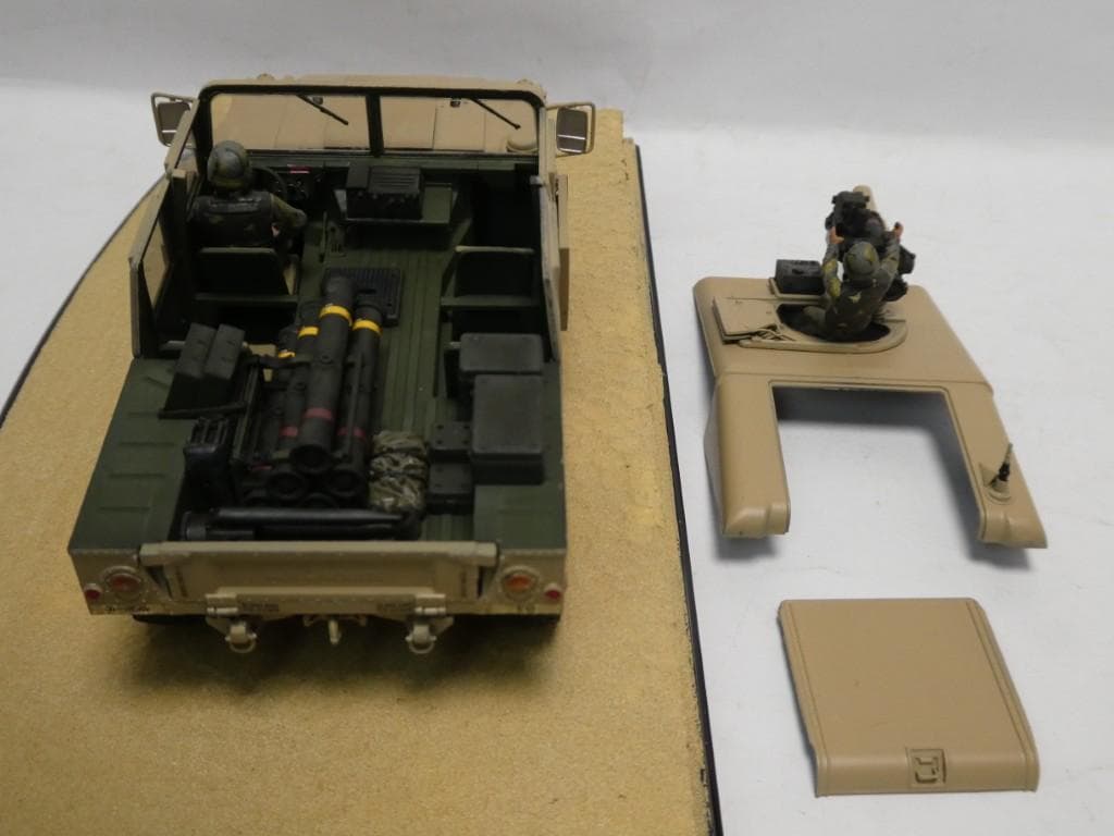タミヤ　1/35　アメリカ陸軍 ハンビー TOW ミサイルキャリヤー　完成品
