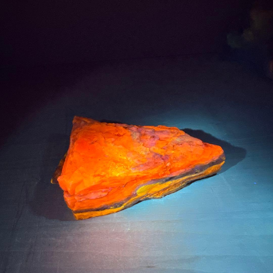 北海道石　然別オパール　蛍光オパール324g