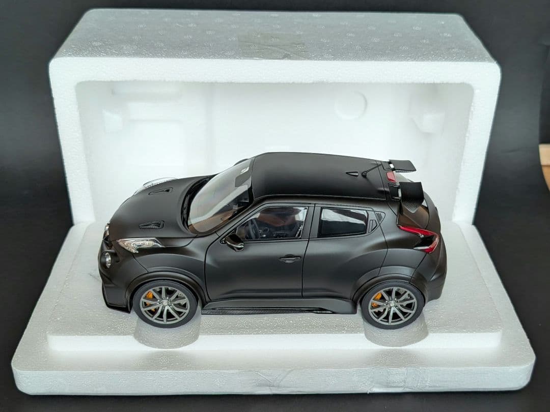 オートアート 1/18 NISSAN JUKE-R 2.0 マットブラック