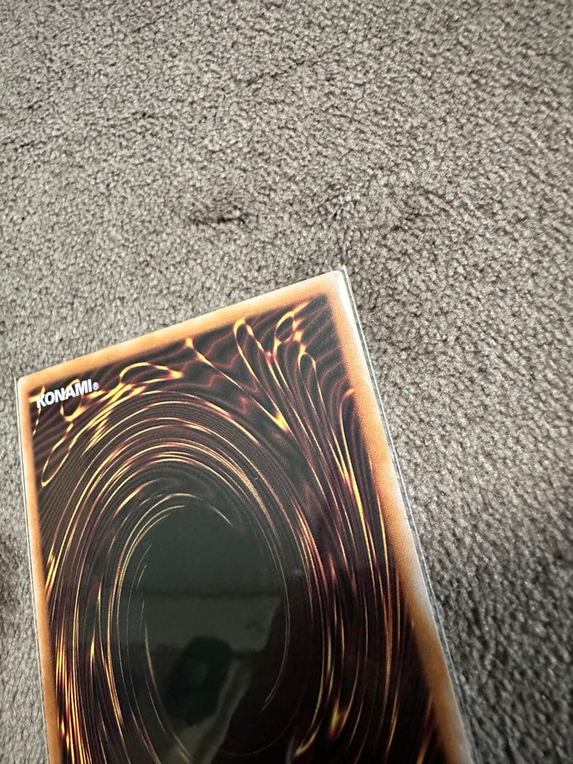 レッドアイズ絵違い