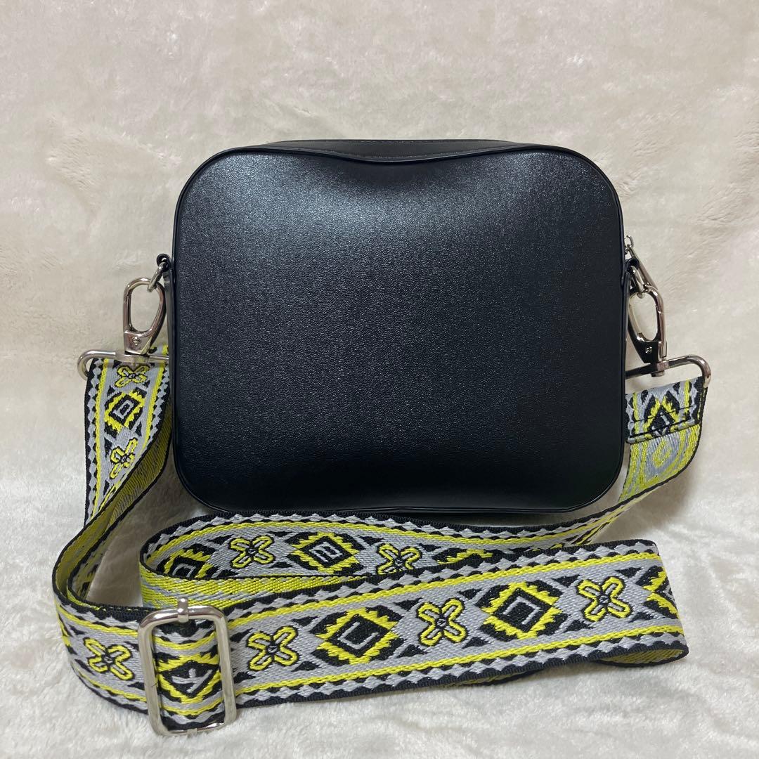 back number 幾何学模様ストラップ バッグ　ユニセックス　ブラック　黒