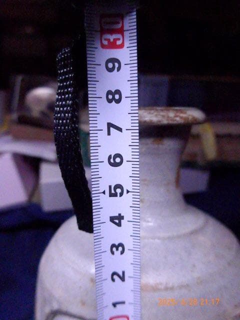 貴重です。格調高い王維の有名な漢詩と山水画が描かれている美しい酒入れ