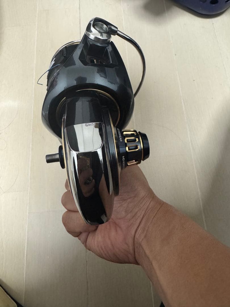 バサー　ダイワ スピニングリール 25ソルティガ 8000-H