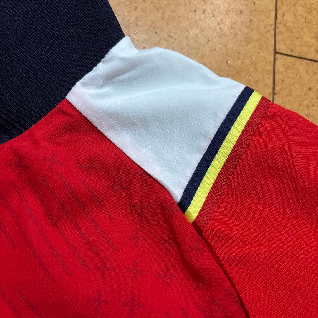 数量限定モデル　人気完売　ヨネックス ヒートカプセル ウィンドジャケット L 赤