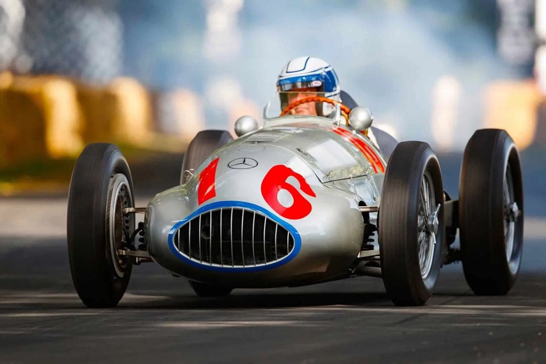 価格変更1/18 CMC メルセデス・ベンツW165 1939年 未展示品