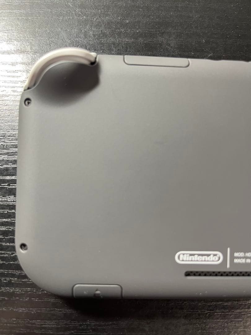 グレーの Nintendo Switch Lite、充電器 付き 大和桜