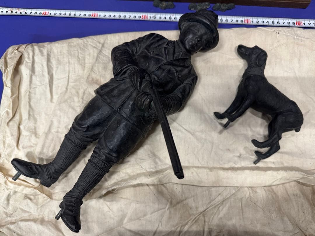 当時物貴重品 門司鐵道局小倉工場員一同　ライフル 犬 ハンター 銅像　約20kg