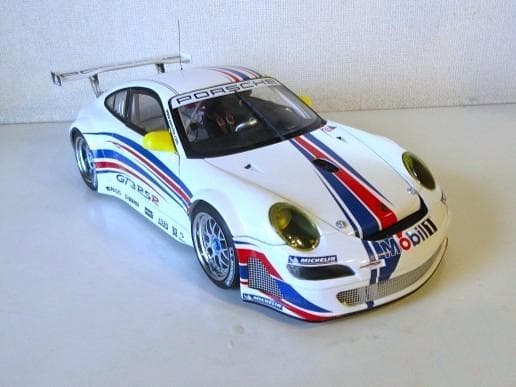 特価 AUTOart (1/18) ポルシェ 911(997) GT3 RSR