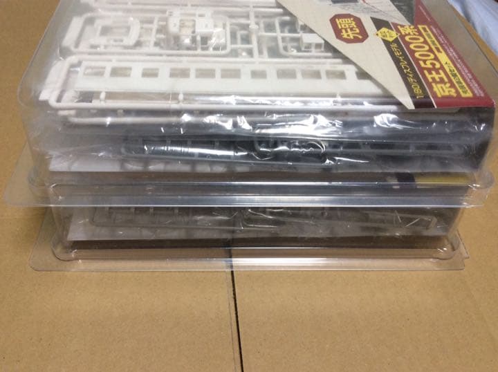 ホビタス HO 1/80 京王5000系 先頭＋中間4両分 ディスプレイキット