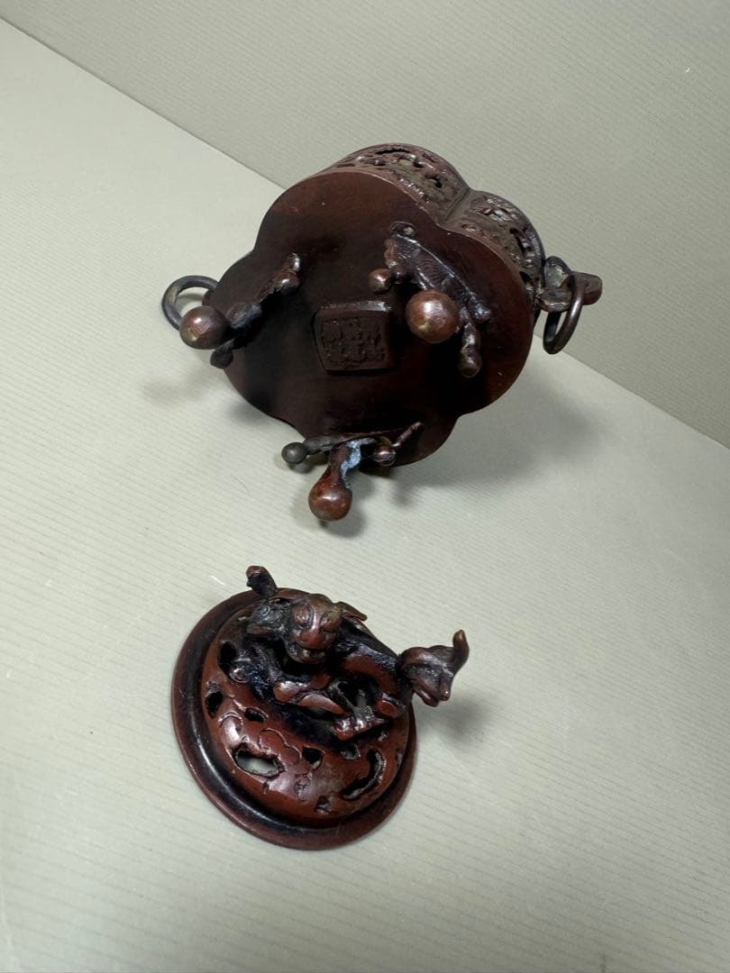 2212 骨董　大明宣徳年製銘　木瓜型　透かし文獅子摘み　香炉　時代物