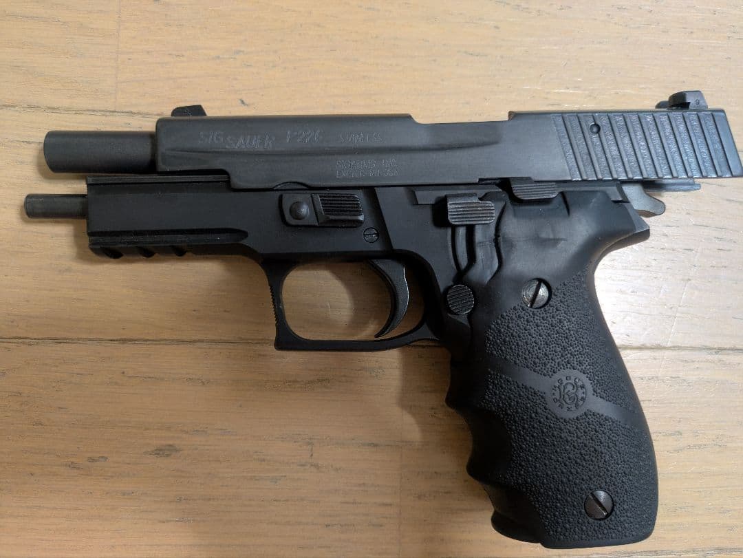 KSC SIG P226R HW System７マガジン3本実物グリップサバゲー