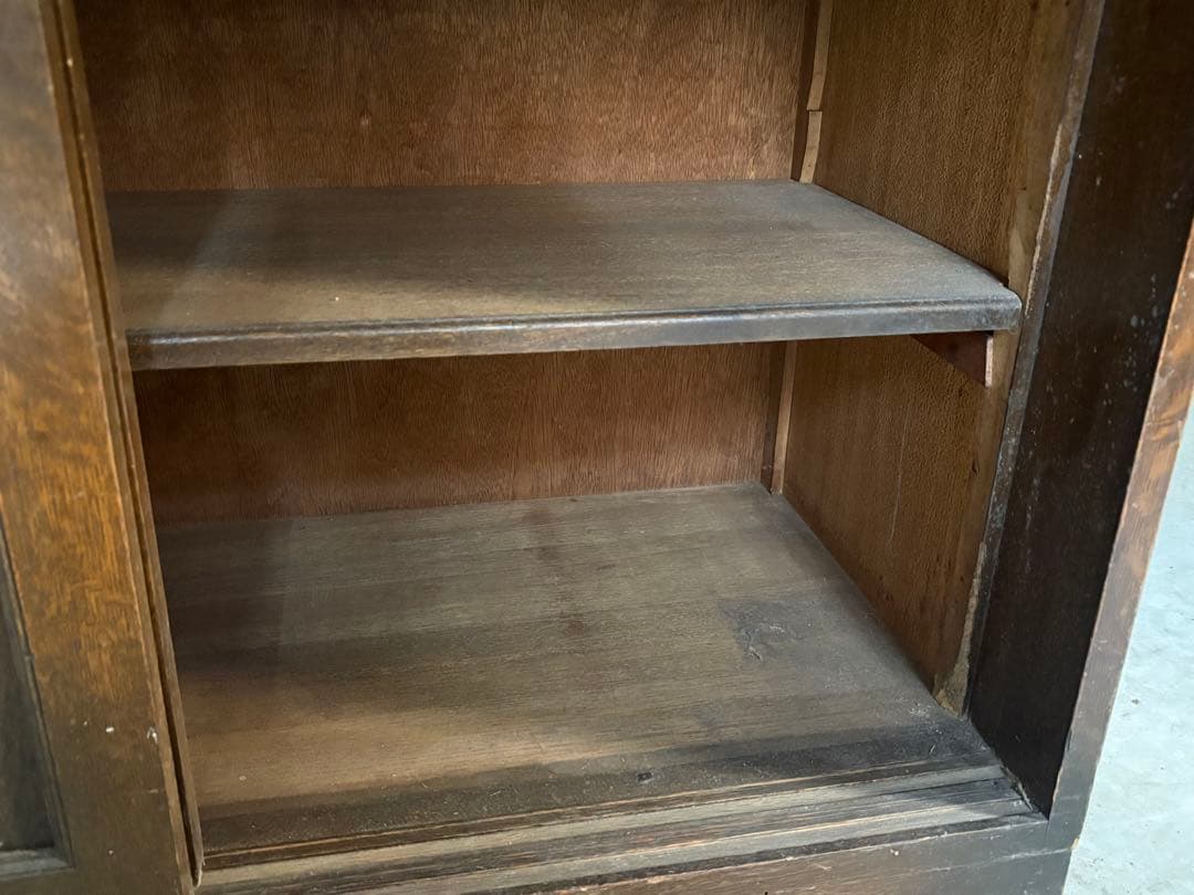 木製キャビネット ダークブラウン ガラス扉 本棚 アンティーク