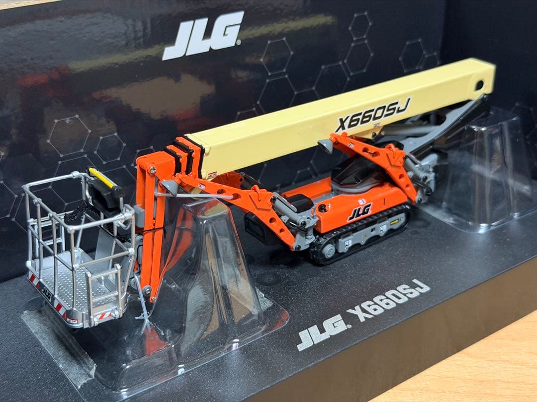 【新品未使用】 JLG X660SJ ブームリフト：建機 スケールモデル1/32
