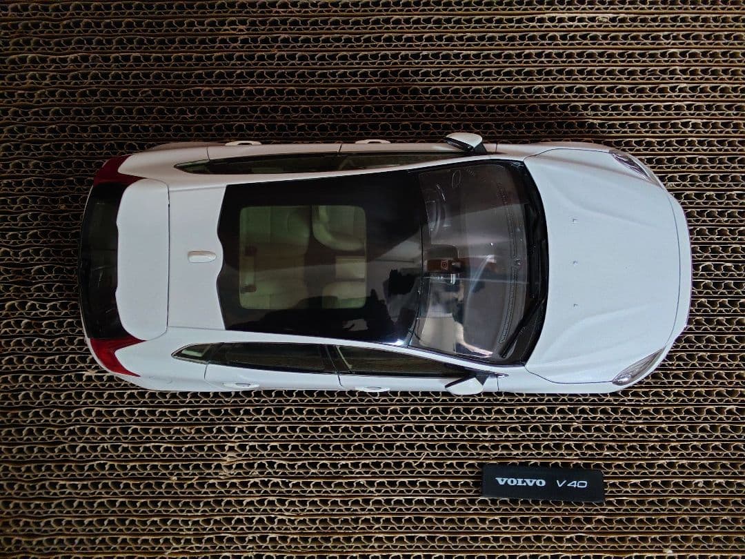 【希少美品ミニカー】ボルボ V40 1/18 精工モデルカー　ホワイトパール
