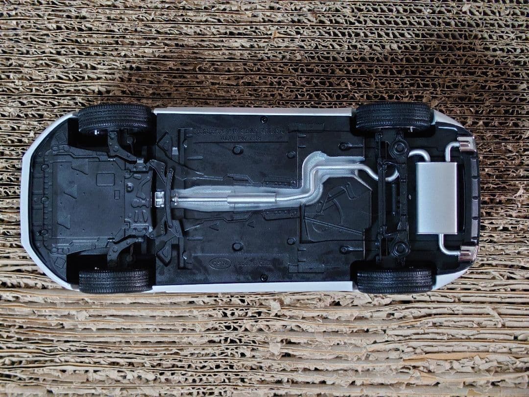 【希少美品ミニカー】ボルボ V40 1/18 精工モデルカー　ホワイトパール