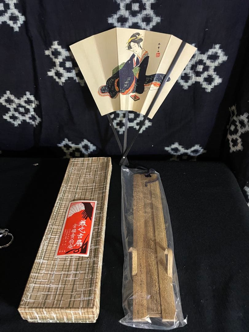 勝川春章　美人図　浮世絵　センス扇子　扇子置き付き　宮脇賣扇庵 直筆画　名あり