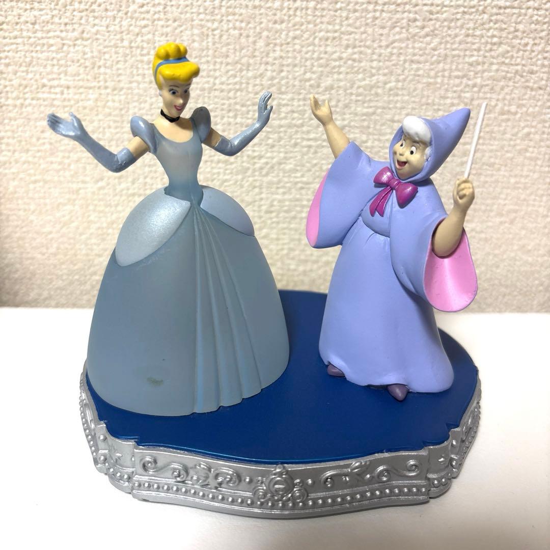 ディズニー　シンデレラ　フィギュア　スノードーム