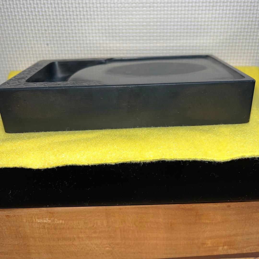 ⭕️端渓硯　牡丹彫刻美しい　硯陰を削り彫り