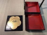 2段重（漆塗り、金蒔絵　伝統工芸・大丸京都店取扱品）