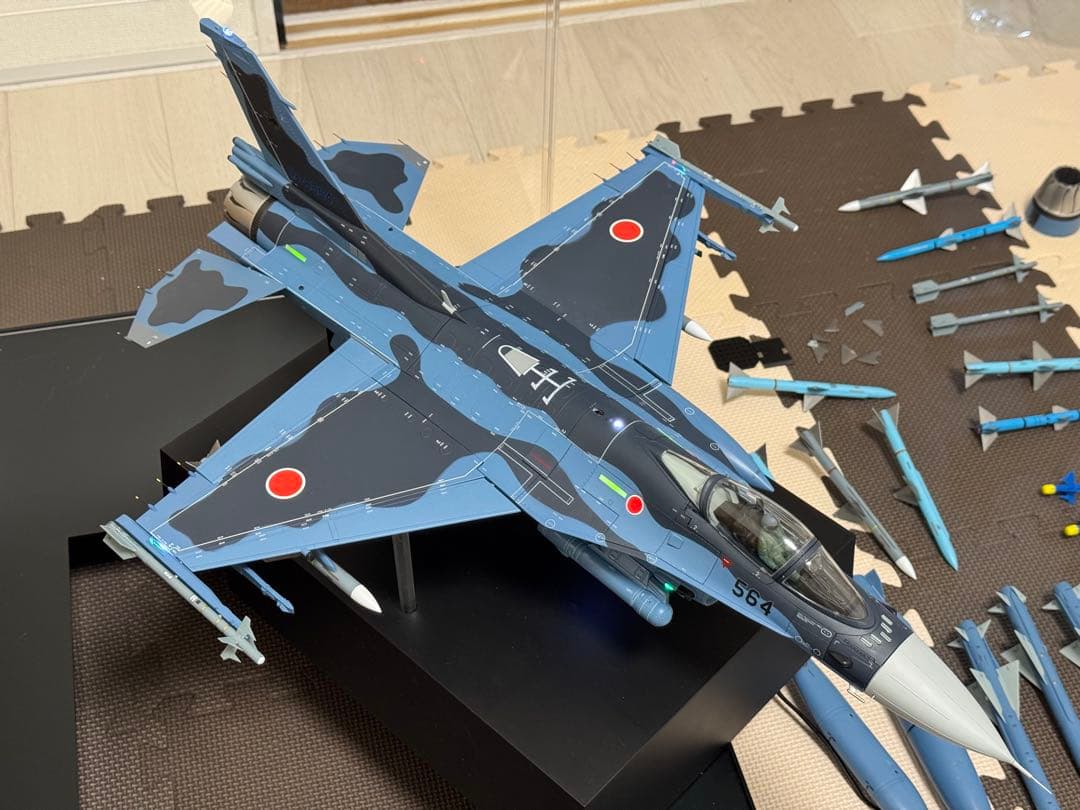 ディアゴステーニF-2A 戦闘機　専用ディスプレイケース付き