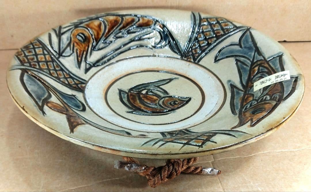 トマリン、傑作【本物保証】金城次郎 八寸皿(笑魚海老樹文）共箱 栞人間国宝