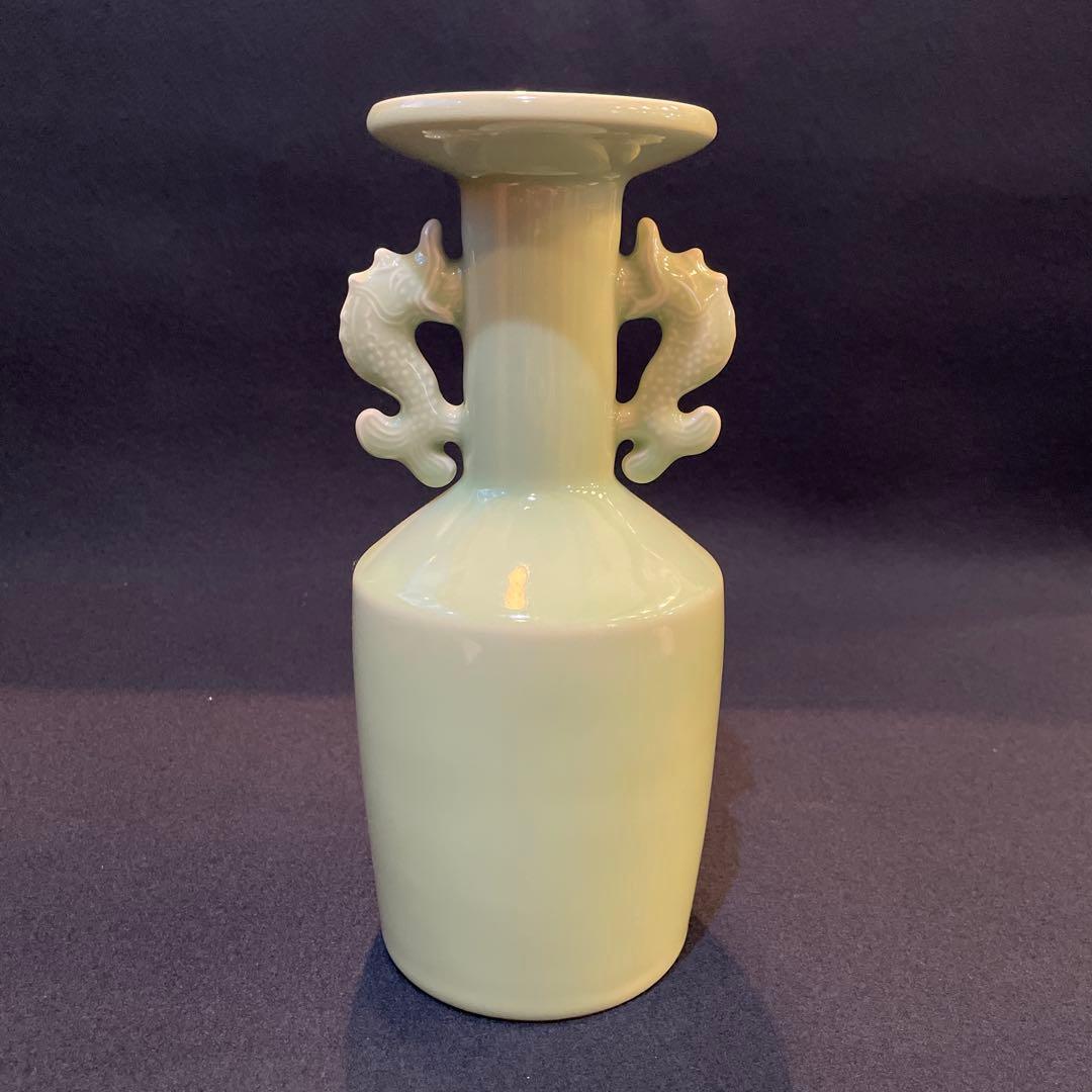 「平戸焼」青磁 【横石 嘉助】(作)の『鯱耳(シャチミミ)花瓶』共箱※美品　花入