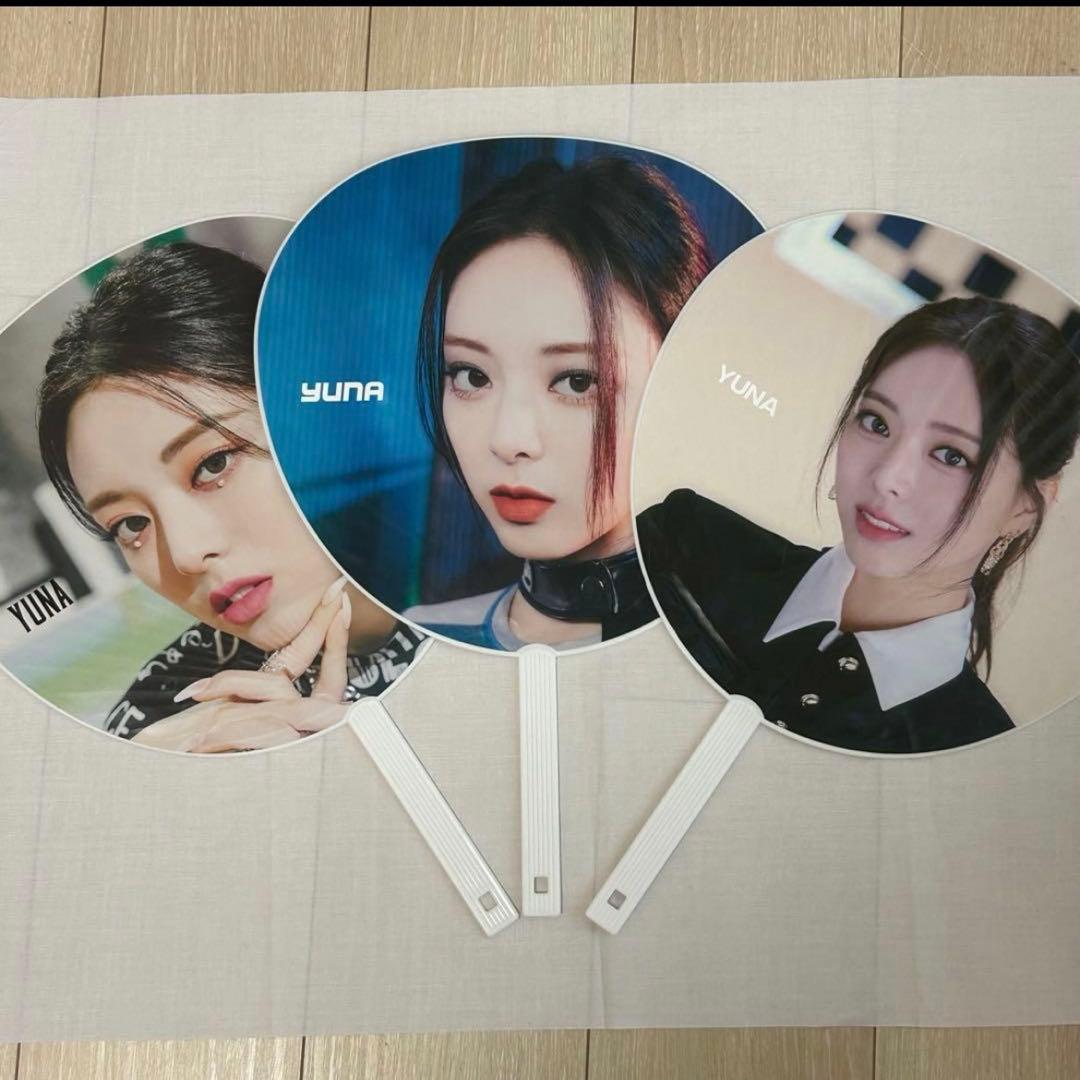 ITZY アルバム＋トレカ＋付属品＋缶バッジ＋キーホルダー＋うちわ まとめ売り