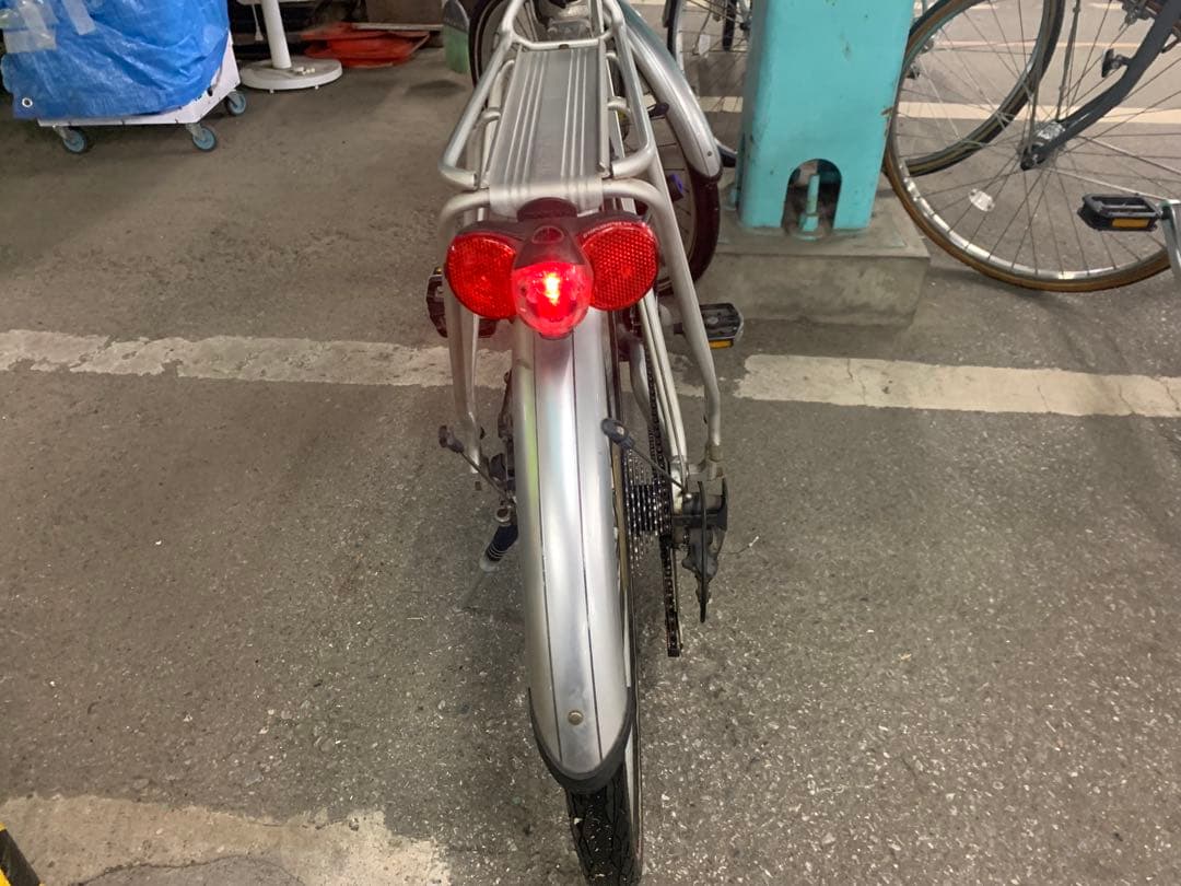 シルバー クロスバイク 前後照灯付き