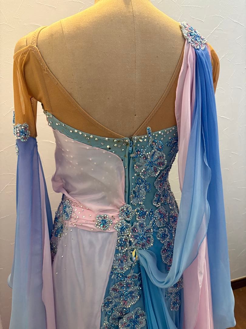 社交ダンス　Sapiel のブルーとピンクのグラデーションドレス