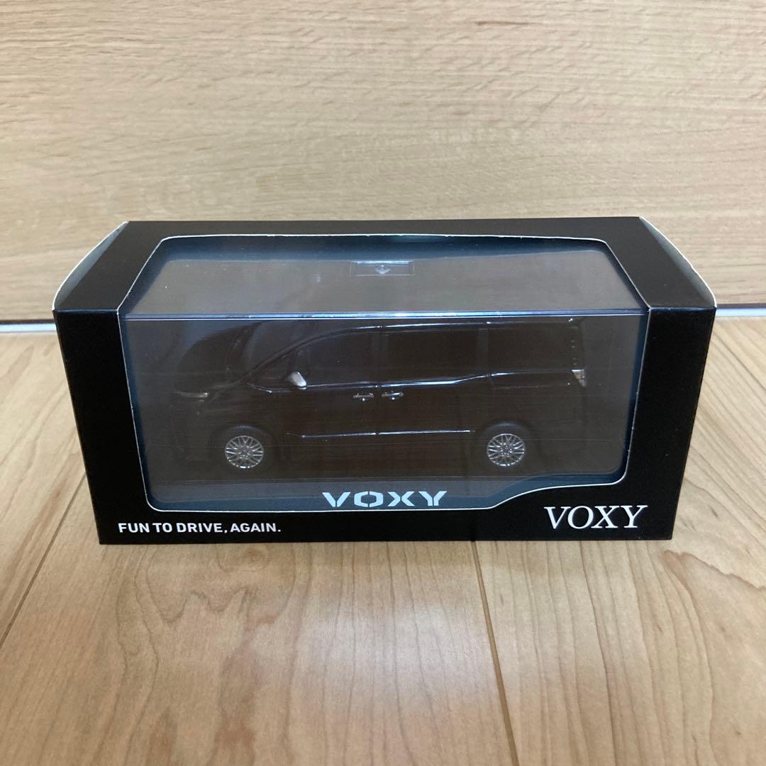 1/30 トヨタ 80 ヴォクシー 後期 カラーサンプル ミニカー