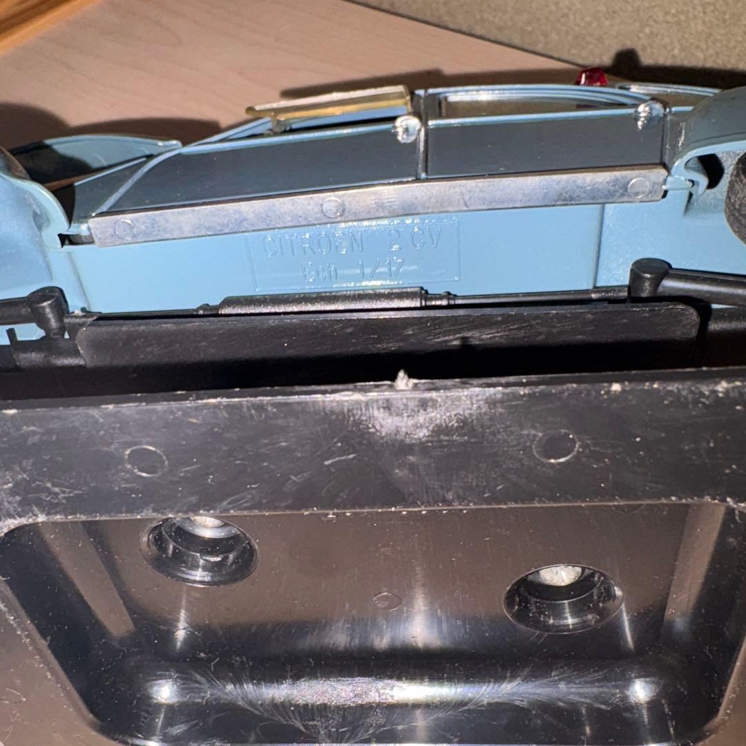 フランス製シトロエン自動車だと思います。