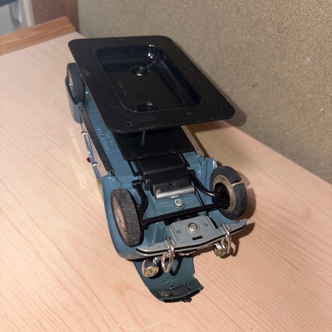 フランス製シトロエン自動車だと思います。