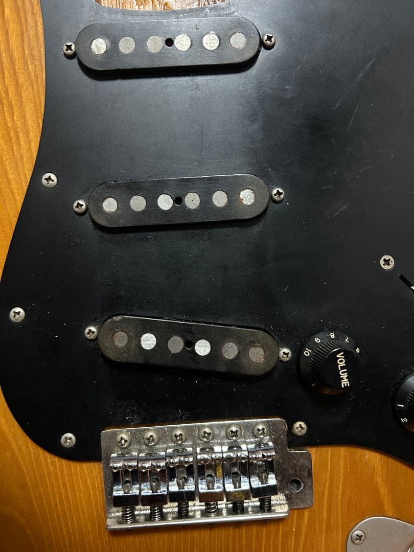 拉*孟様 日本製　フェルナンデス　ストラトタイプボディ　ネックはおまけ