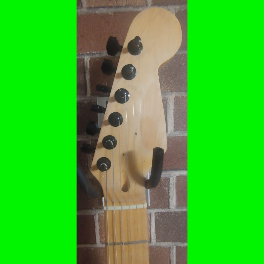 拉*孟様 日本製　フェルナンデス　ストラトタイプボディ　ネックはおまけ