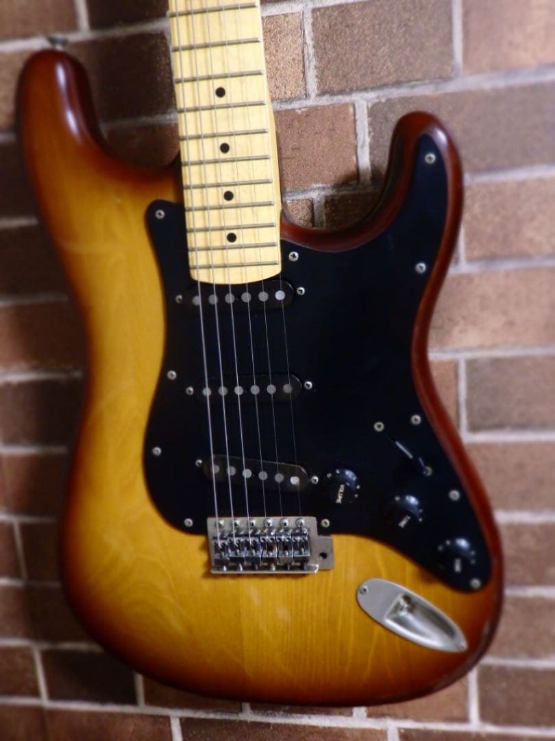 拉*孟様 日本製　フェルナンデス　ストラトタイプボディ　ネックはおまけ