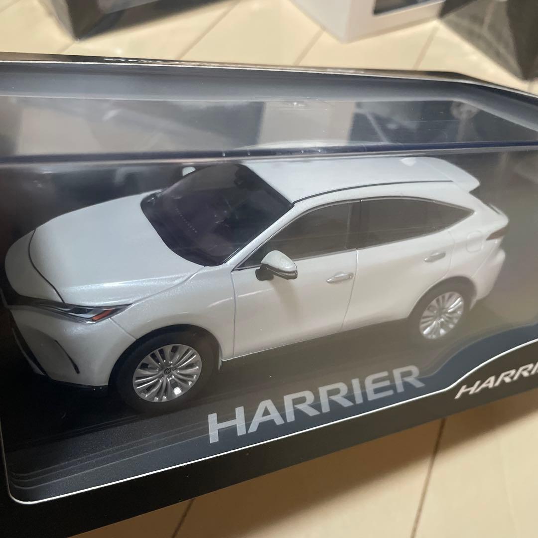 HARRIER ホワイトパールクリスタルシャイン ミニカー