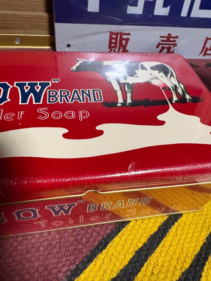 ★牛乳石鹸★牛★置物★赤★ブリキ缶★ボックス★広告ブリキ看板★赤・青石鹸★2個★