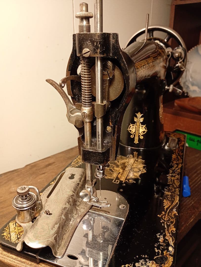 縫うためのアンティークミシン　シンガー　スフィンクス　手回しハンドル