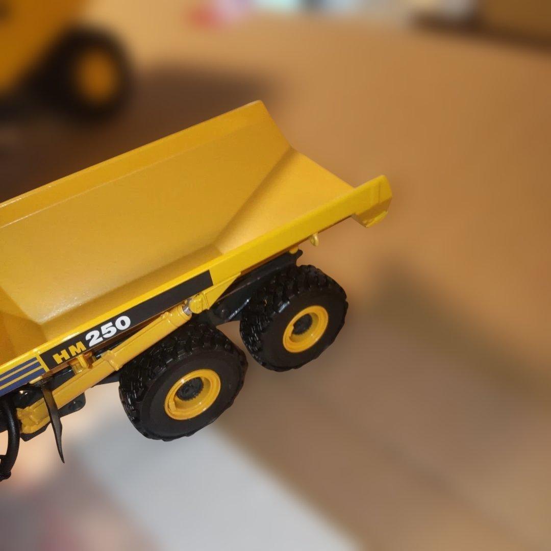 コマツ建機　HD605 HM250　イエロー ダンプ2セット　1/50