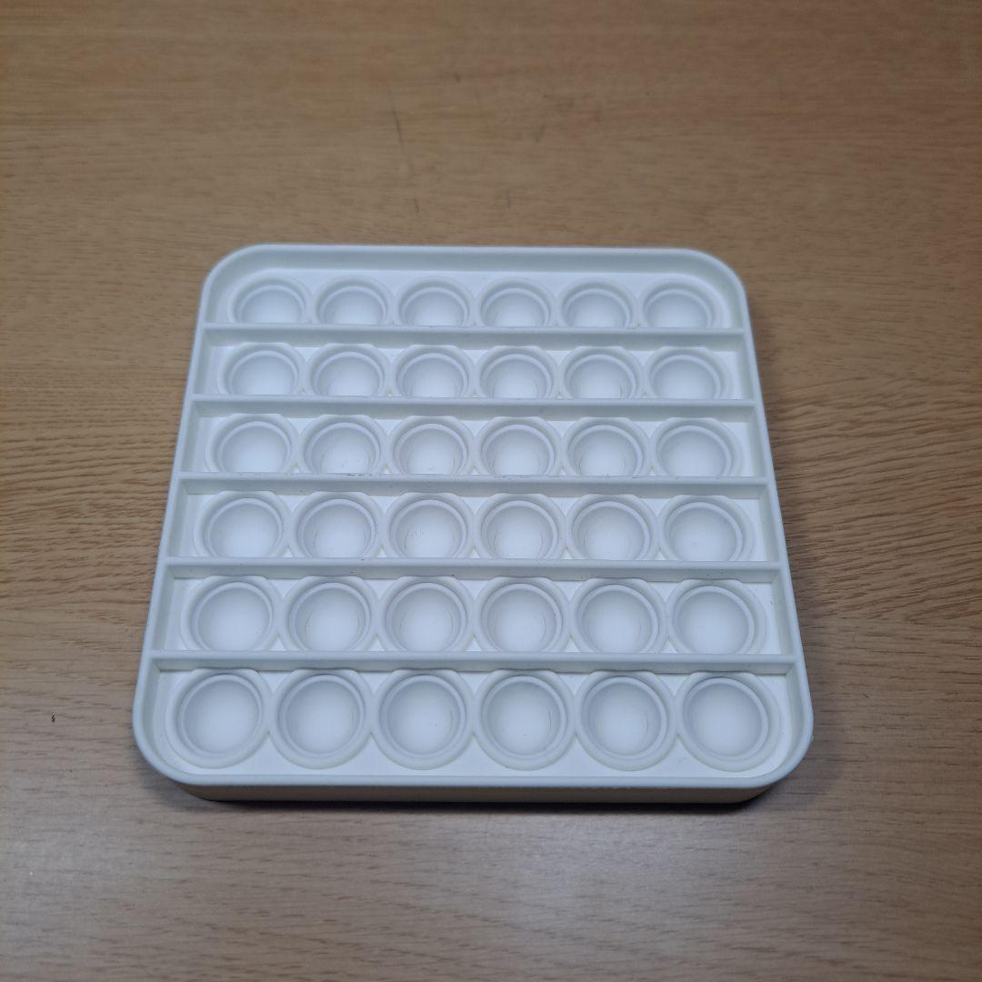 希少　中国重慶市から直送プチプチして遊ぶやつ　daikonTV 着用