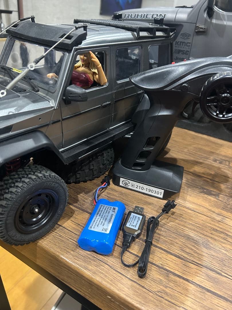 LEDライト付きRCカー